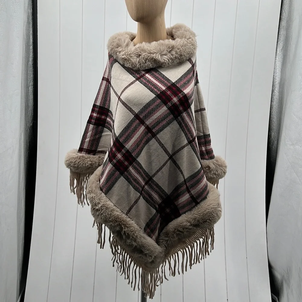 🆕Tartan Plaid V-Shape Poncho W/Faux Fur & Fringe Trim - Picture 3 of 12